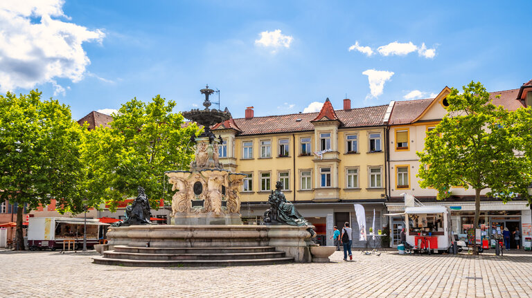 Schlossplatz, Erlangen, Bayern, Deutschland  