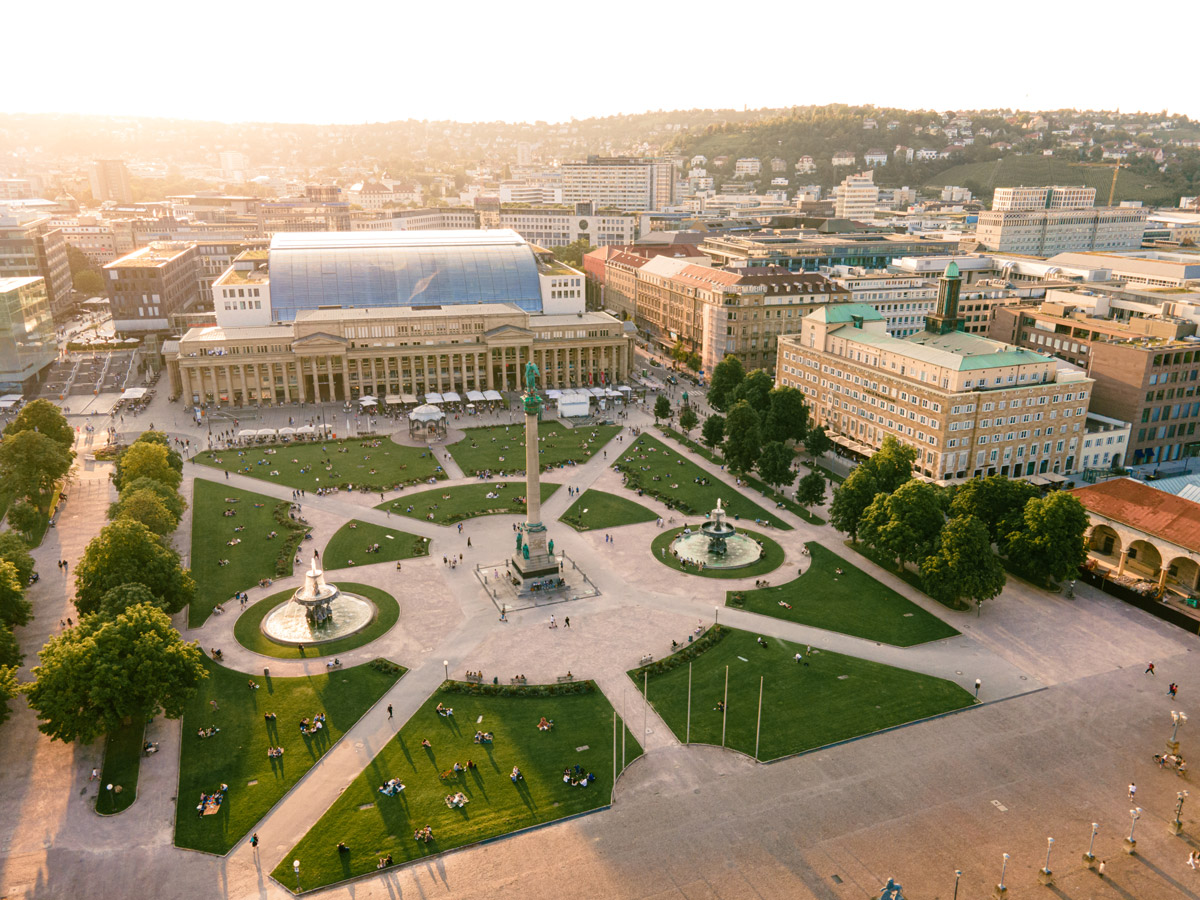 Beeindruckende Luftansicht über die Stadt Stuttgart in Deutschland.